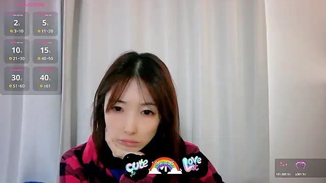 Snapshot of Love_me_Eri_ chatting on October 9, 2025, 11:58 pm Love me Eri  online show from October 9, 2025, 11:58 pm