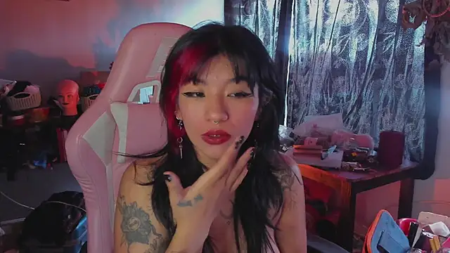 annie walker6 online show from November 9, 2025, 6:28 pm