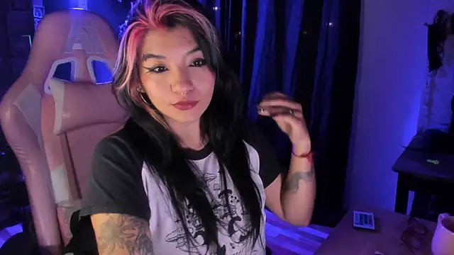 annie walker6 online show from May 26, 2026, 2:29 am