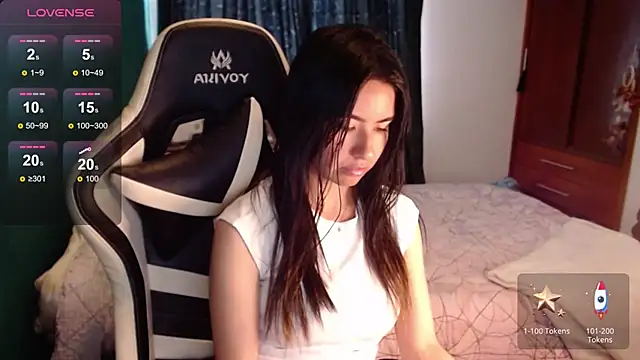Snapshot of alice_middlee chatting on June 1, 2026, 4:20 pm alice middlee online show from June 1, 2026, 4:20 pm