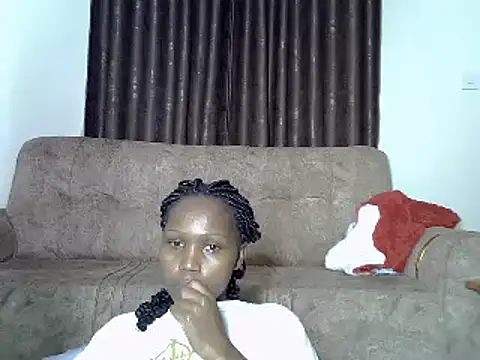 Snapshot of AurelAda chatting on November 7, 2025, 10:43 pm AurelAda online show from November 7, 2025, 10:43 pm