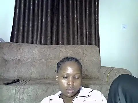 Snapshot of AurelAda chatting on December 17, 2025, 11:33 pm AurelAda online show from December 17, 2025, 11:33 pm