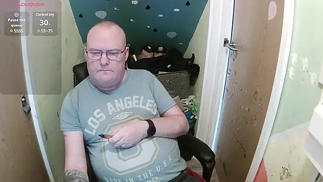 Snapshot of FriendlyDave chatting on February 16, 2025, 9:15 am FriendlyDave online show from February 16, 2025, 9:15 am