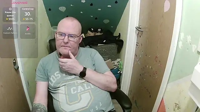 Snapshot of FriendlyDave chatting on February 16, 2025, 3:16 pm FriendlyDave online show from February 16, 2025, 3:16 pm