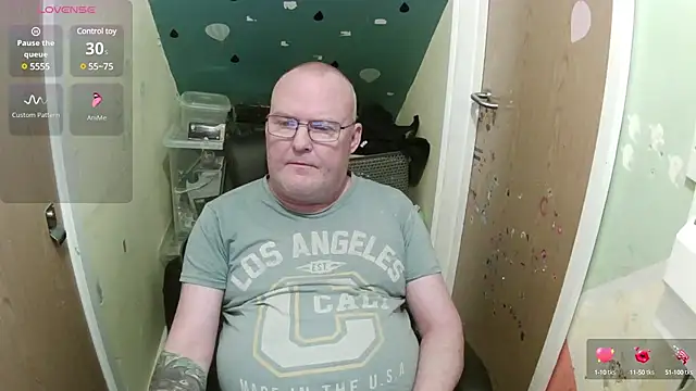 Snapshot of FriendlyDave chatting on February 16, 2025, 6:32 pm FriendlyDave online show from February 16, 2025, 6:32 pm