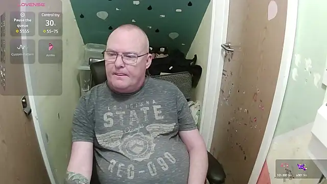 Snapshot of FriendlyDave chatting on February 17, 2025, 10:18 am FriendlyDave online show from February 17, 2025, 10:18 am