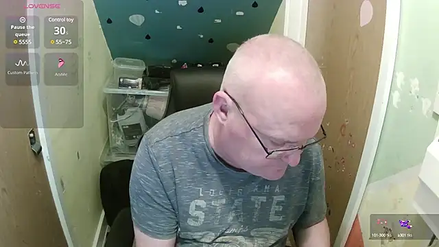 Snapshot of FriendlyDave chatting on February 18, 2025, 2:38 pm FriendlyDave online show from February 18, 2025, 2:38 pm