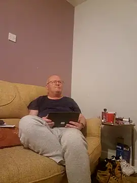 Snapshot of FriendlyDave chatting on March 4, 2025, 10:05 pm FriendlyDave online show from March 4, 2025, 10:05 pm