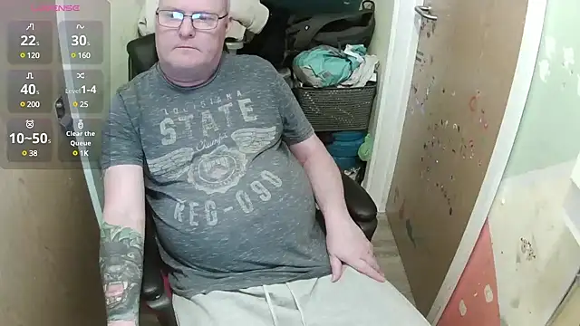 Snapshot of FriendlyDave chatting on March 11, 2025, 4:40 pm FriendlyDave online show from March 11, 2025, 4:40 pm