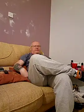 Snapshot of FriendlyDave chatting on March 12, 2025, 10:28 pm FriendlyDave online show from March 12, 2025, 10:28 pm