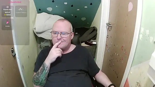 Snapshot of FriendlyDave chatting on March 18, 2025, 6:48 pm FriendlyDave online show from March 18, 2025, 6:48 pm