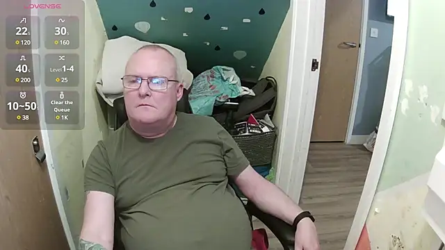 Snapshot of FriendlyDave chatting on March 20, 2025, 7:14 pm FriendlyDave online show from March 20, 2025, 7:14 pm