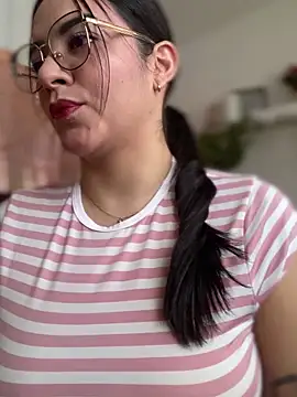 Lia flowers online show from February 9, 2025, 7:41 pm