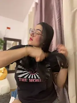 Lia flowers online show from February 14, 2025, 12:41 am