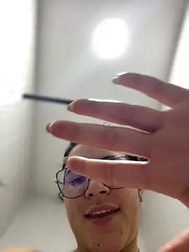 Lia flowers online show from March 14, 2025, 8:10 am