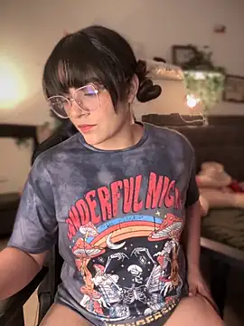 Lia flowers online show from September 27, 2025, 12:48 am