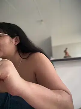 Lia flowers online show from October 25, 2025, 10:04 pm