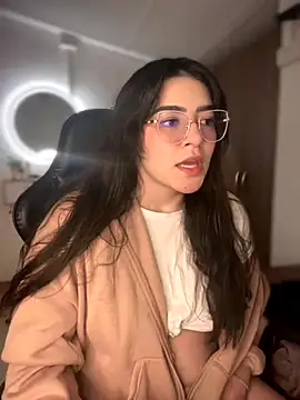 Lia flowers online show from October 28, 2025, 12:36 am