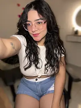 Snapshot of Lia_flowers chatting on February 9, 2026, 11:20 pm Lia flowers online show from February 9, 2026, 11:20 pm