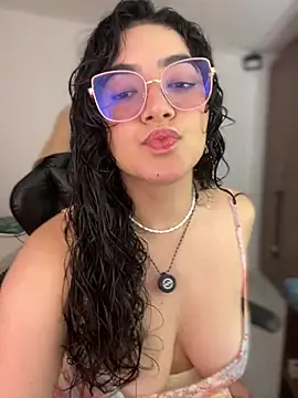 Snapshot of Lia_flowers chatting on February 16, 2026, 11:12 pm Lia flowers online show from February 16, 2026, 11:12 pm