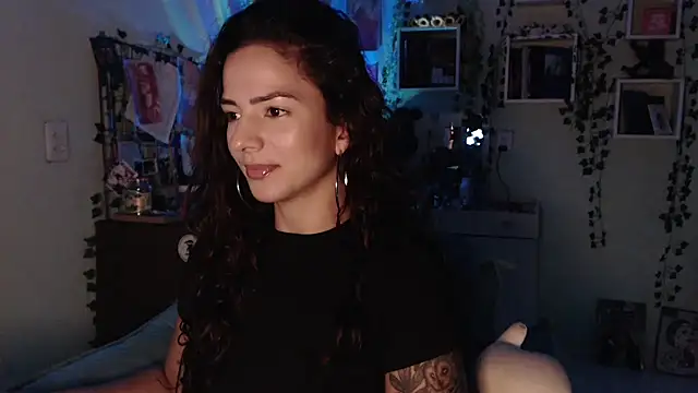 Snapshot of BeellyDance chatting on March 6, 2026, 6:37 pm BeellyDance online show from March 6, 2026, 6:37 pm