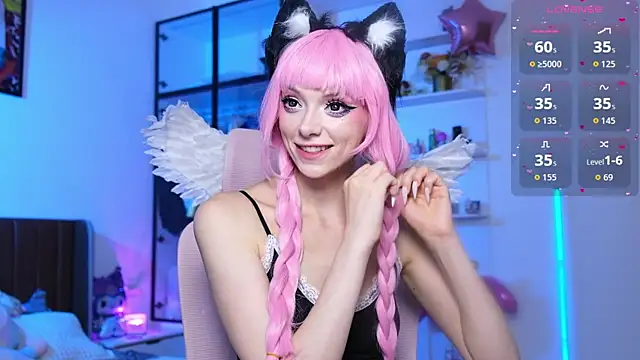 HolliWould  online show from May 31, 2026, 1:07 pm