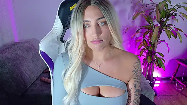 a belladanger online show from October 25, 2025, 1:35 am