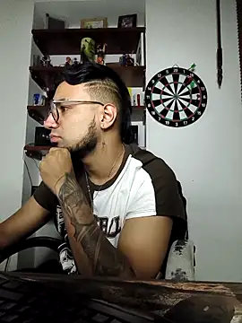 Snapshot of Andrew_slick chatting on November 17, 2025, 4:51 am Andrew slick online show from November 17, 2025, 4:51 am