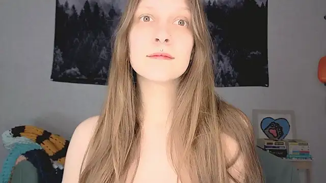 Snapshot of SolarAlice chatting on March 10, 2026, 4:56 pm SolarAlice online show from March 10, 2026, 4:56 pm