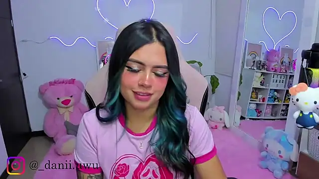 Snapshot of CuteDani_ chatting on February 25, 2026, 4:44 am CuteDani online show from February 25, 2026, 4:44 am