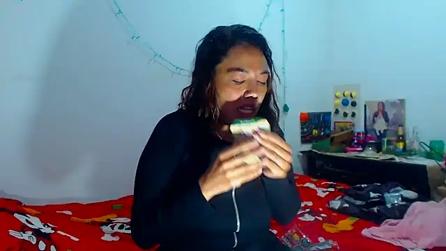 Snapshot of AmaraRoberts420 chatting on December 7, 2024, 3:19 pm AmaraRoberts420 online show from December 7, 2024, 3:19 pm