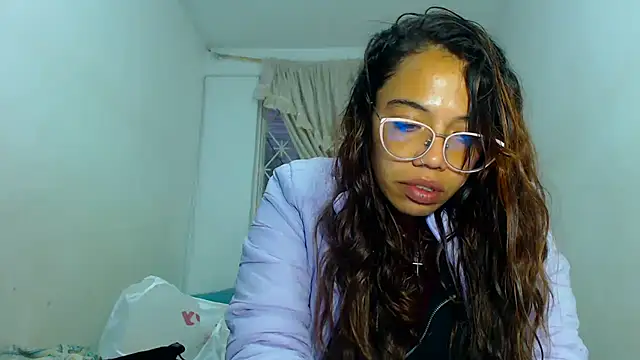 Snapshot of AmaraRoberts420 chatting on December 7, 2024, 9:44 pm AmaraRoberts420 online show from December 7, 2024, 9:44 pm