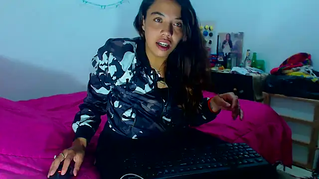 Snapshot of AmaraRoberts420 chatting on December 14, 2024, 4:56 am AmaraRoberts420 online show from December 14, 2024, 4:56 am