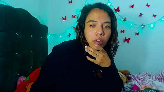 Snapshot of AmaraRoberts420 chatting on December 16, 2024, 12:59 am AmaraRoberts420 online show from December 16, 2024, 12:59 am