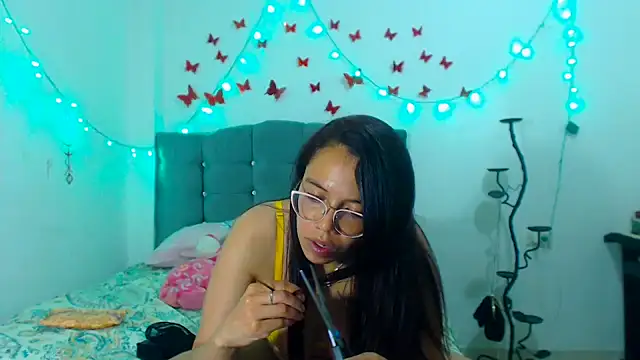 Snapshot of AmaraRoberts420 chatting on February 3, 2025, 3:53 am AmaraRoberts420 online show from February 3, 2025, 3:53 am