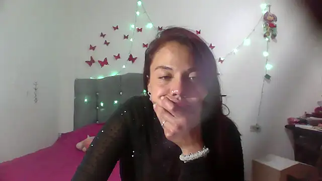 Snapshot of AmaraRoberts420 chatting on March 3, 2025, 12:04 am AmaraRoberts420 online show from March 3, 2025, 12:04 am
