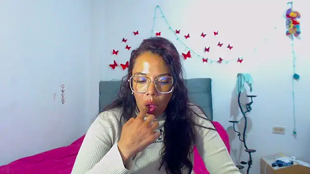 Snapshot of AmaraRoberts420 chatting on March 18, 2025, 10:37 pm AmaraRoberts420 online show from March 18, 2025, 10:37 pm