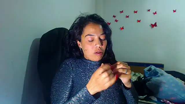 AmaraRoberts420 online show from November 16, 2025, 7:30 pm