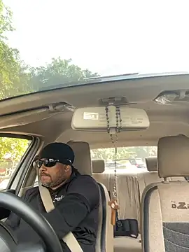 Dick 6inches online show from November 4, 2025, 4:33 am