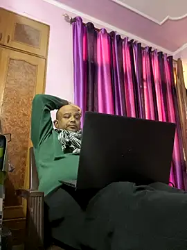 Dick 6inches online show from November 21, 2025, 5:50 am