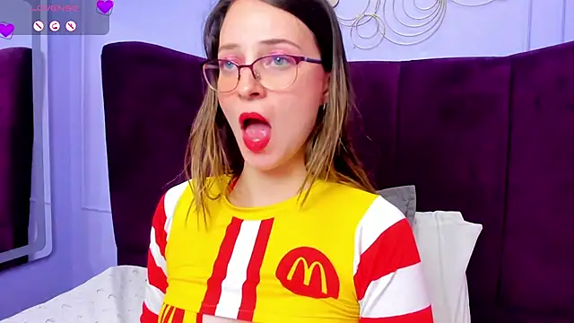 AmbeerWood  online show from March 9, 2025, 2:54 pm