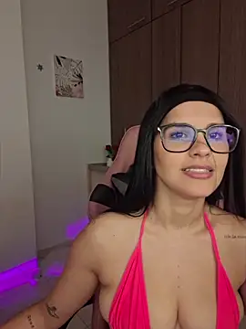 Snapshot of heyshaa chatting on April 18, 2026, 8:31 pm heyshaa online show from April 18, 2026, 8:31 pm