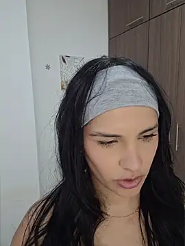 Snapshot of heyshaa chatting on April 21, 2026, 7:50 pm heyshaa online show from April 21, 2026, 7:50 pm