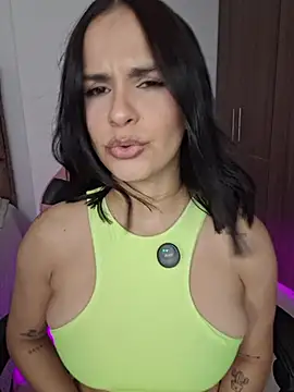 Snapshot of heyshaa chatting on May 15, 2026, 9:33 pm heyshaa online show from May 15, 2026, 9:33 pm