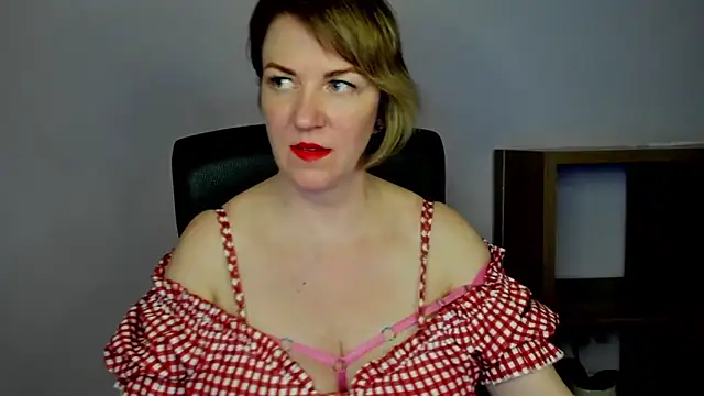 Snapshot of feliziaDesire chatting on April 15, 2026, 1:29 pm feliziaDesire online show from April 15, 2026, 1:29 pm