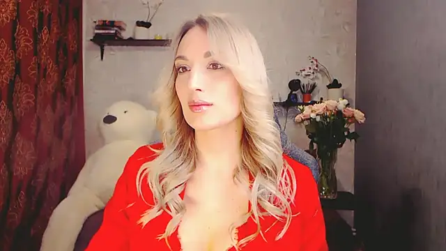 MillaXQueen online show from February 27, 2025, 3:15 pm