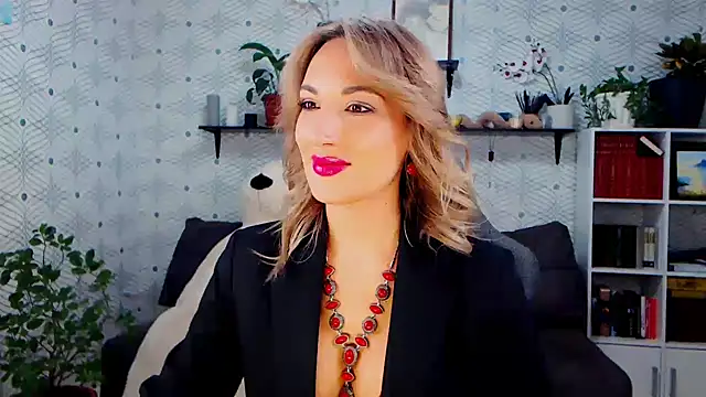 MillaXQueen online show from November 29, 2025, 1:36 pm