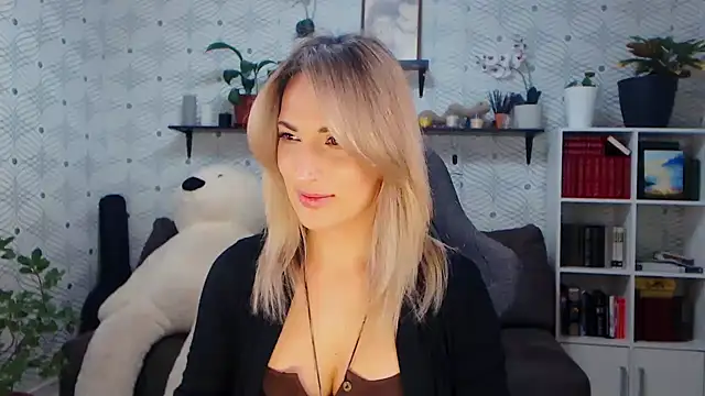 Snapshot of MillaXQueen chatting on February 7, 2026, 3:16 pm MillaXQueen online show from February 7, 2026, 3:16 pm