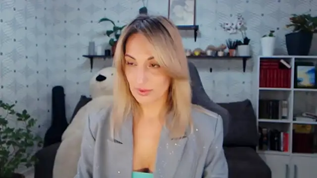 Snapshot of MillaXQueen chatting on February 11, 2026, 3:50 pm MillaXQueen online show from February 11, 2026, 3:50 pm