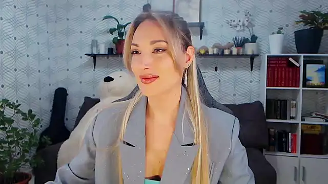 Snapshot of MillaXQueen chatting on February 19, 2026, 2:57 pm MillaXQueen online show from February 19, 2026, 2:57 pm